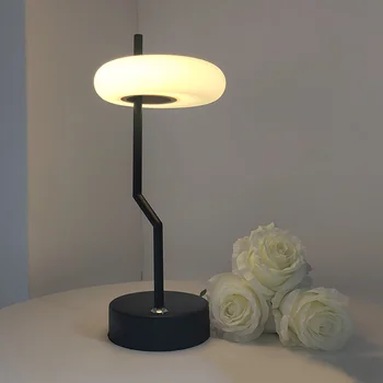 Italyan Tasarımcı Masa Lambası Gece Lambası Taşınabilir Akülü Dokunmatik Şarj Edilebilir dekor lambası USB Başucu lamba çubuğu Atmosfer Lambası