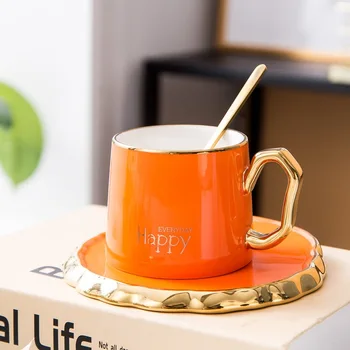  Yaratıcı İskandinav tarzı altın kolu seramik kahve fincan seti basit İngilizce kahve fincan ve çay tabağı seti altın kupalar kupalar kahve fincanları