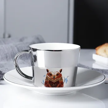  Yaratıcı Kahve Kupa Tepsi ile Fincan Kaplama Ayna Yansıma Fincan Kupa Seramik Kahve fincan ve çay tabağı Seti Seyahat Karıştırıcı Komik Kupalar